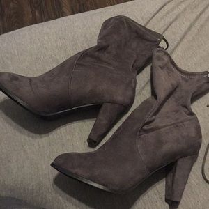 Gray boots with pull up sleeve. Size 11.